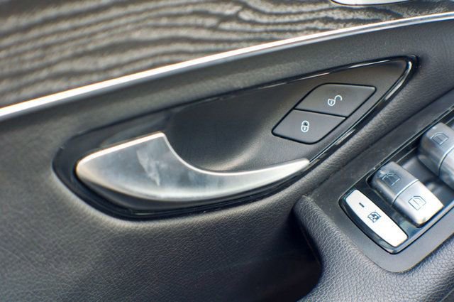 Used 2017 Mercedes-Benz GLC 300 4MATIC image 31