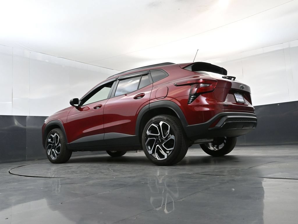 Used 2025 Chevrolet Trax RS w/ Driver Confidence Package FWD image 21