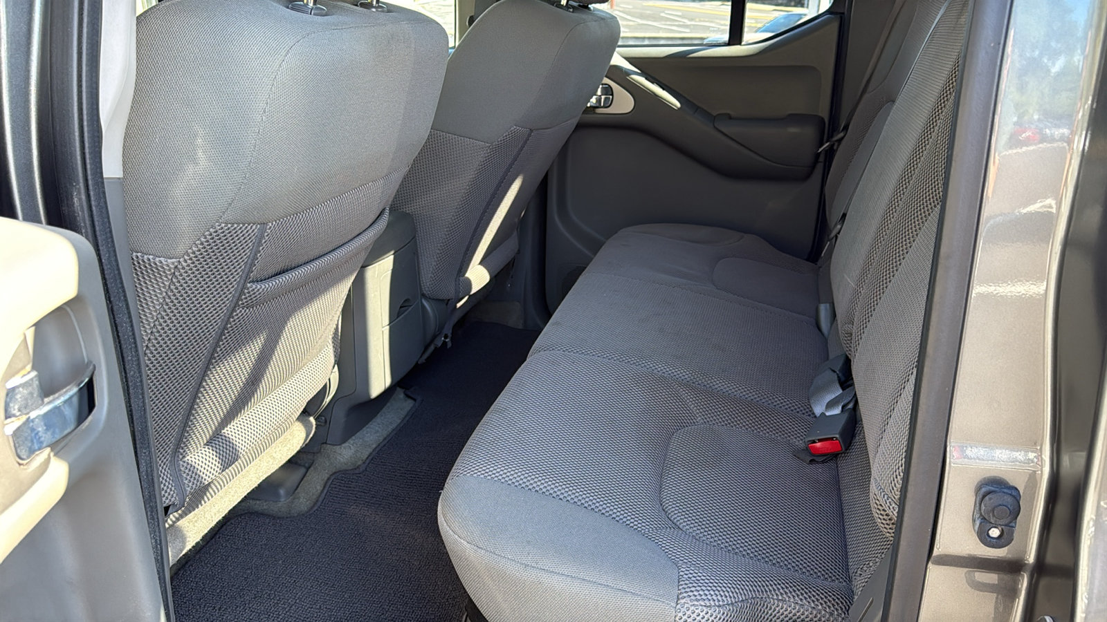 Used 2016 Nissan Frontier SV w/ SV Value Truck Package AWD/4WD image 18