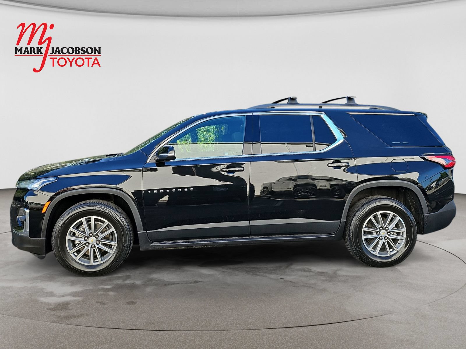 Used 2022 Chevrolet Traverse LT FWD image 16