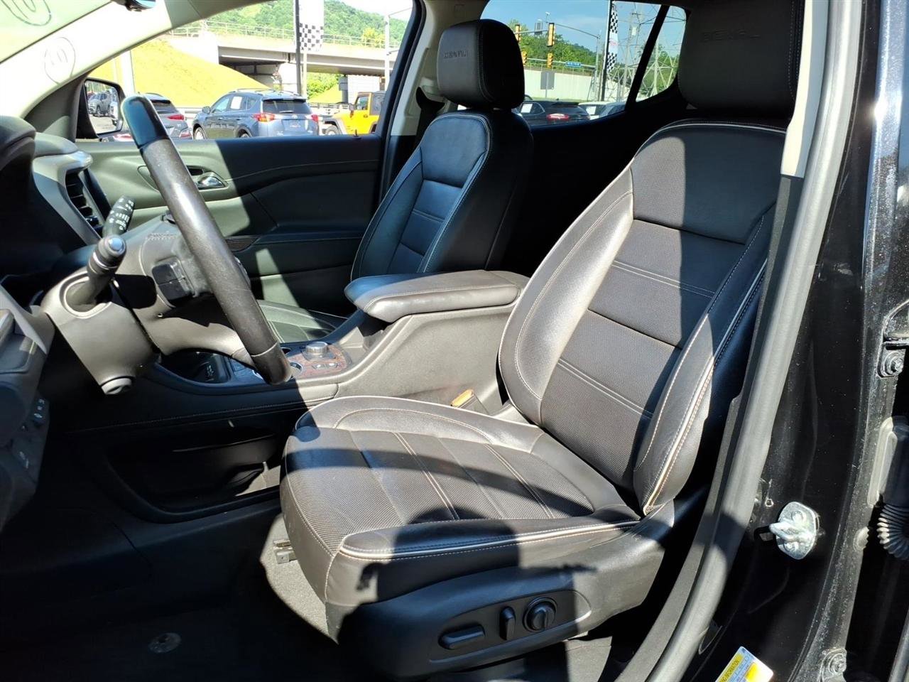 Used 2020 GMC Acadia Denali w/ Technology Package AWD/4WD image 7