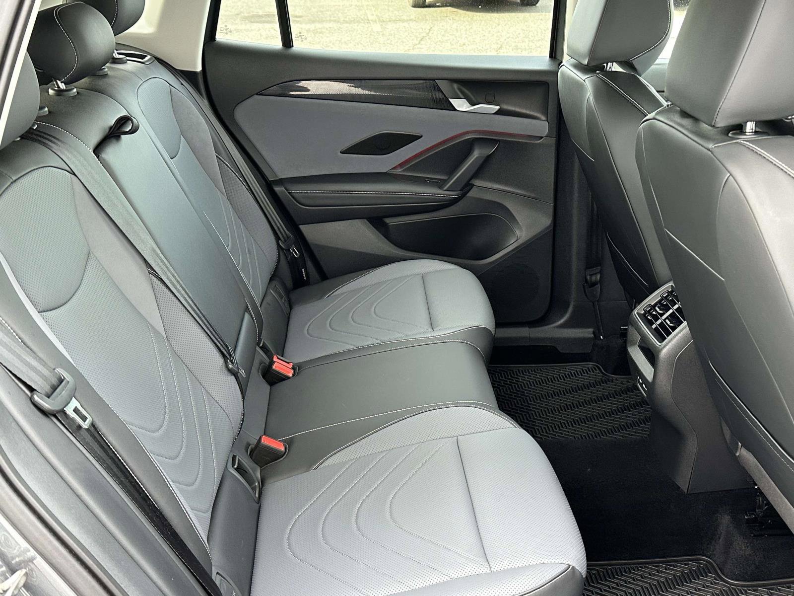 Certified 2025 Volkswagen Tiguan SE AWD/4WD image 15
