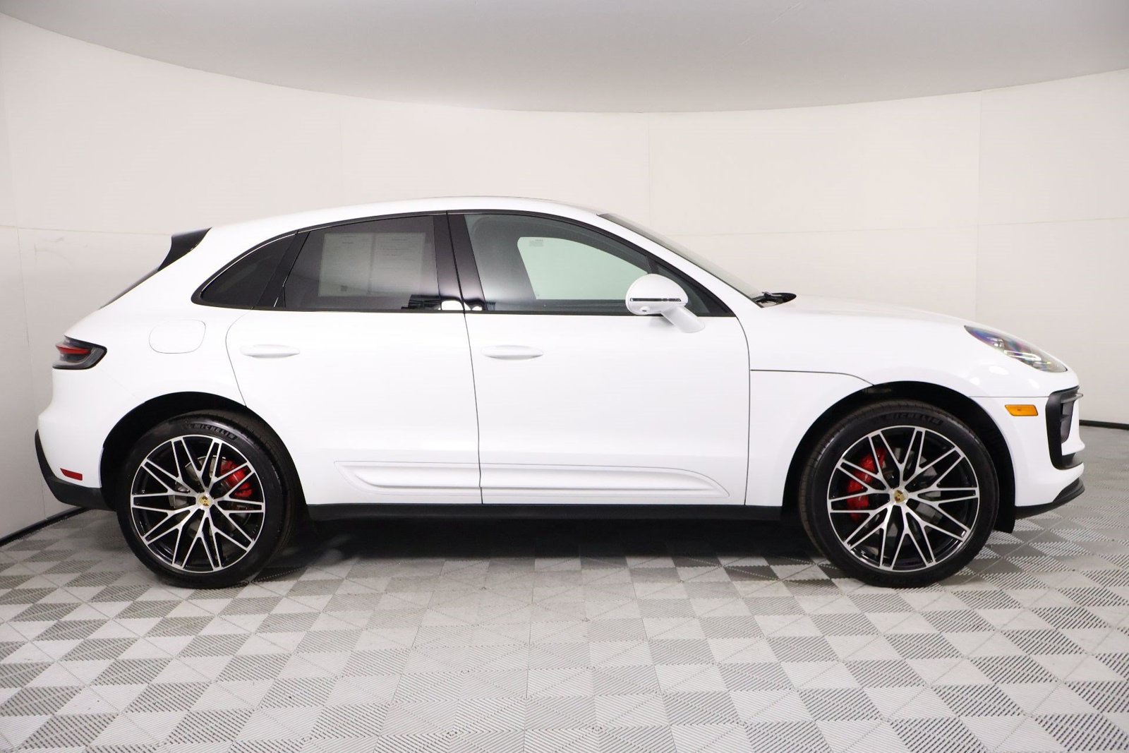 Certified 2026 Porsche Macan S AWD/4WD image 8