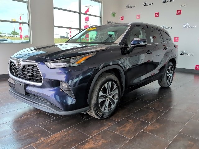 Certified 2024 Toyota Highlander XLE image 5