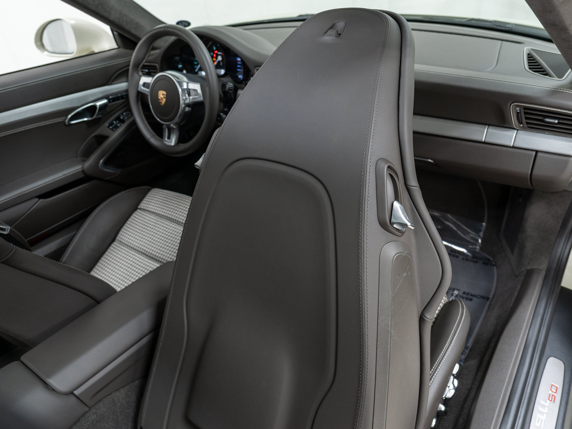 Certified 2014 Porsche 911 50th Anniversary Edition RWD image 40