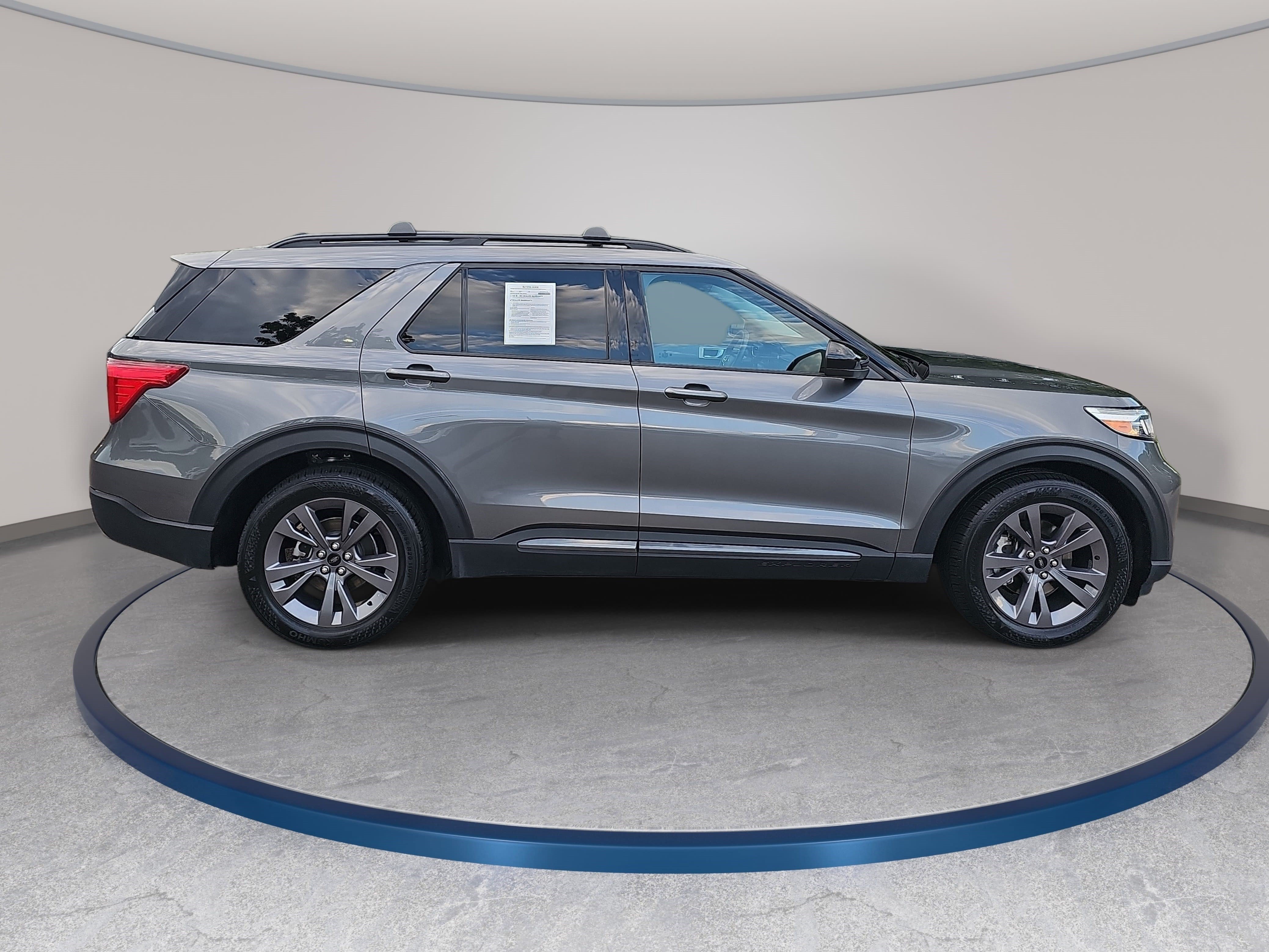 Used 2024 Ford Explorer XLT w/ Equipment Group 202A RWD image 4