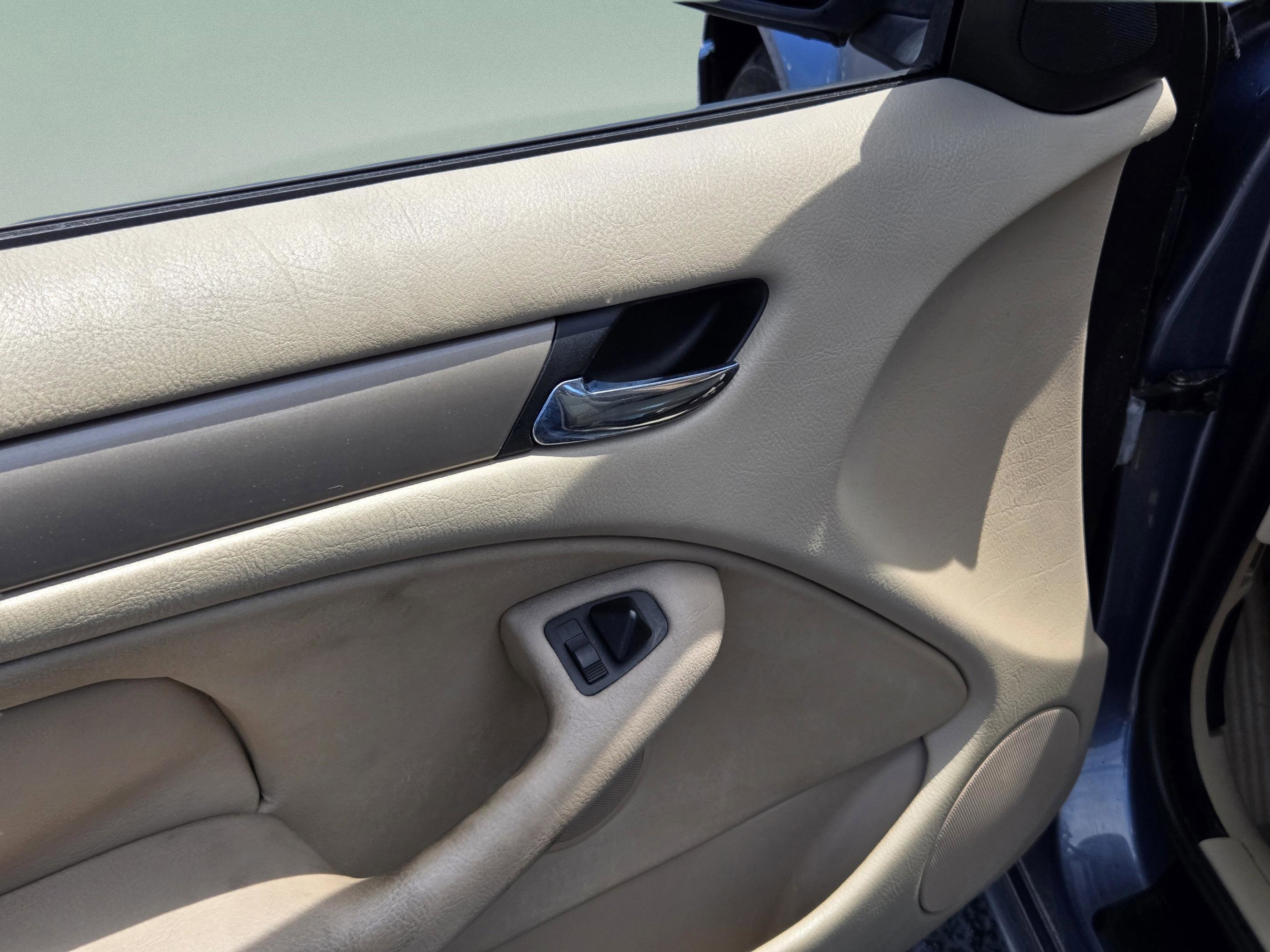 Used 2000 BMW 323i Sedan RWD image 12