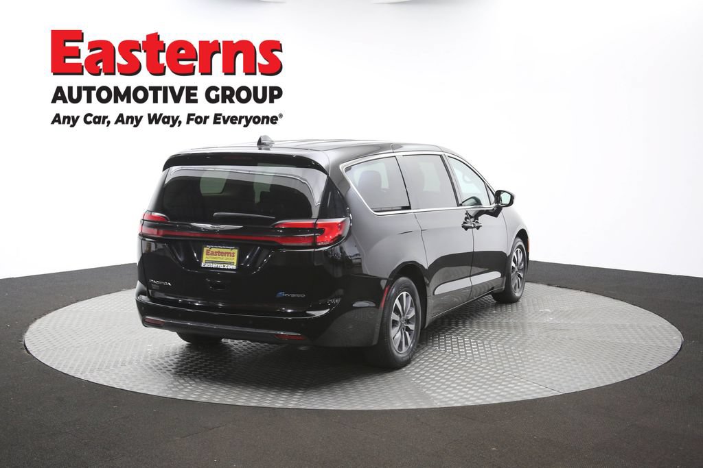 Used 2024 Chrysler Pacifica Limited FWD image 40