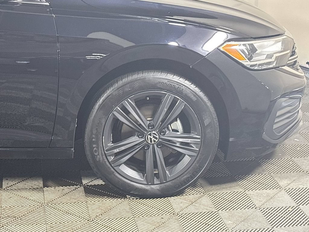 Certified 2022 Volkswagen Jetta SE FWD image 24