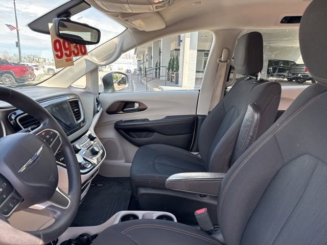 Used 2017 Chrysler Pacifica Touring w/ Tire & Wheel Group image 13