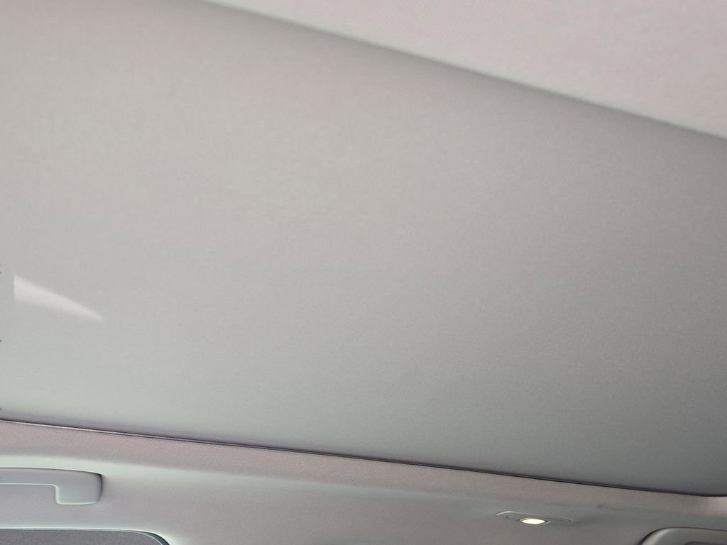 Used 2024 Nissan Rogue SV w/ SV Premium Package image 15