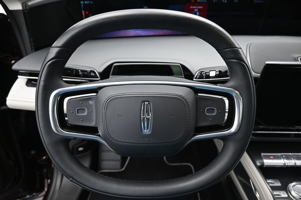 Used 2025 Lincoln Nautilus Reserve AWD/4WD image 12