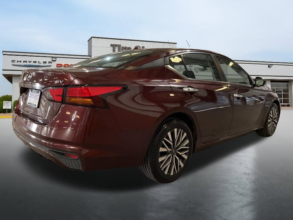 Used 2024 Nissan Altima 2.5 SV FWD image 5