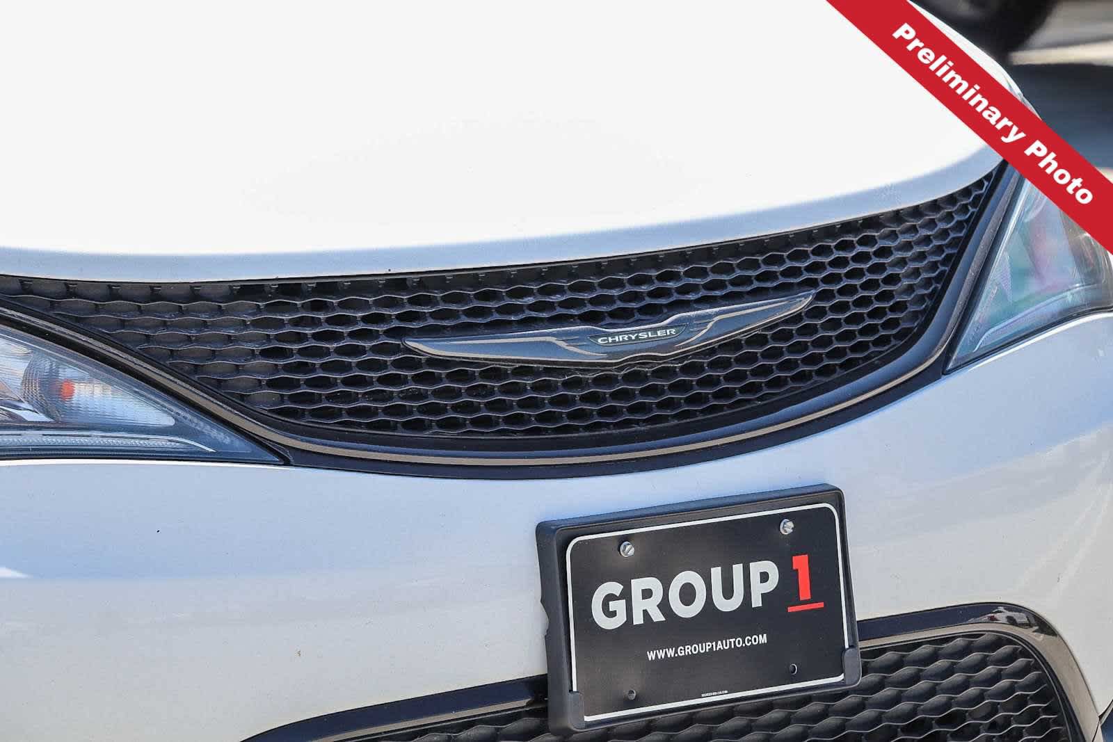 Used 2018 Chrysler Pacifica Touring Plus w/ S Appearance Package FWD image 5