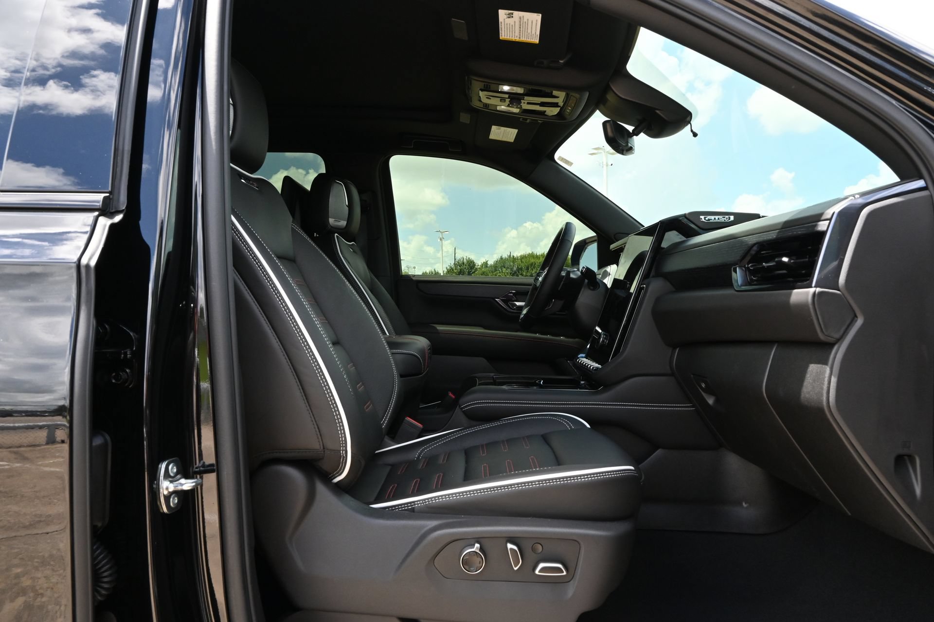 Used 2026 GMC Yukon XL AT4 Ultimate AWD/4WD image 26