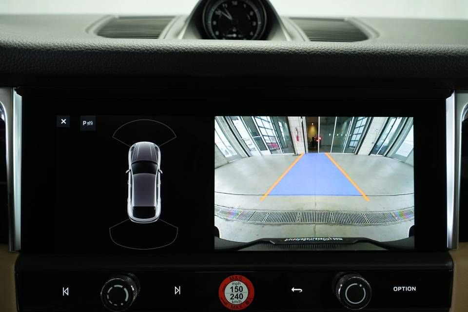 Certified 2026 Porsche Macan AWD/4WD image 18
