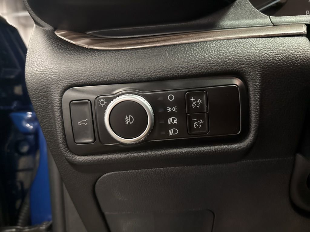 Used 2023 Ford Explorer Limited image 24