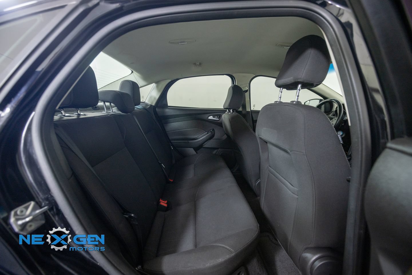 Used 2017 Ford Focus SE w/ SE Sport Package FWD image 33