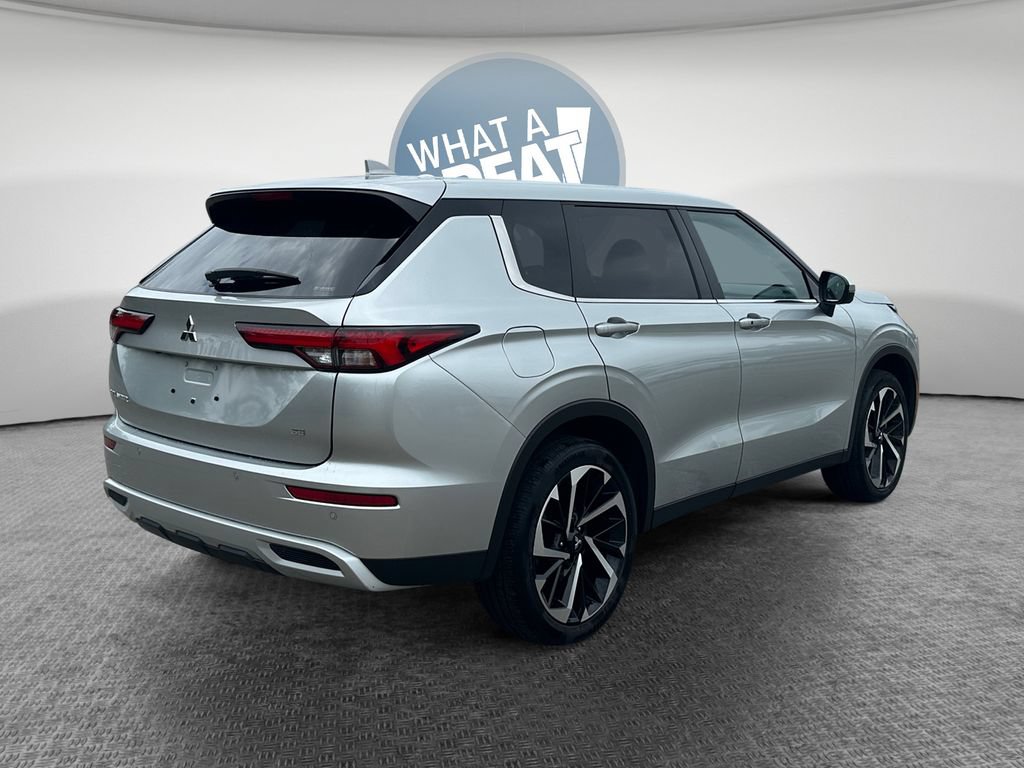 Used 2024 Mitsubishi Outlander SE AWD/4WD image 3