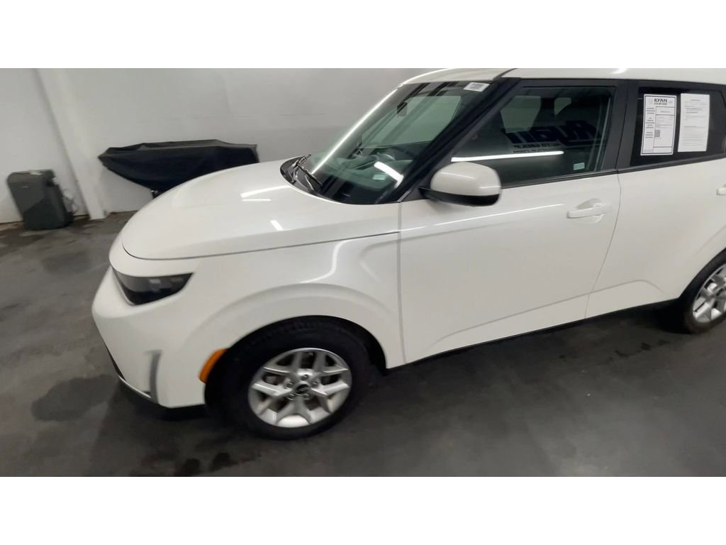 Used 2023 Kia Soul LX w/ LX Technology Package image 5
