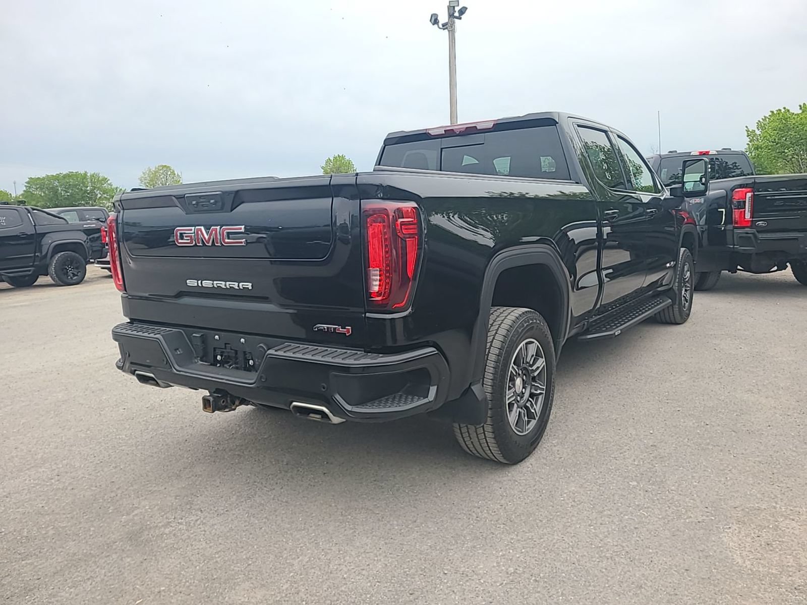 Used 2024 GMC Sierra 1500 AT4 w/ Technology Package AWD/4WD image 3