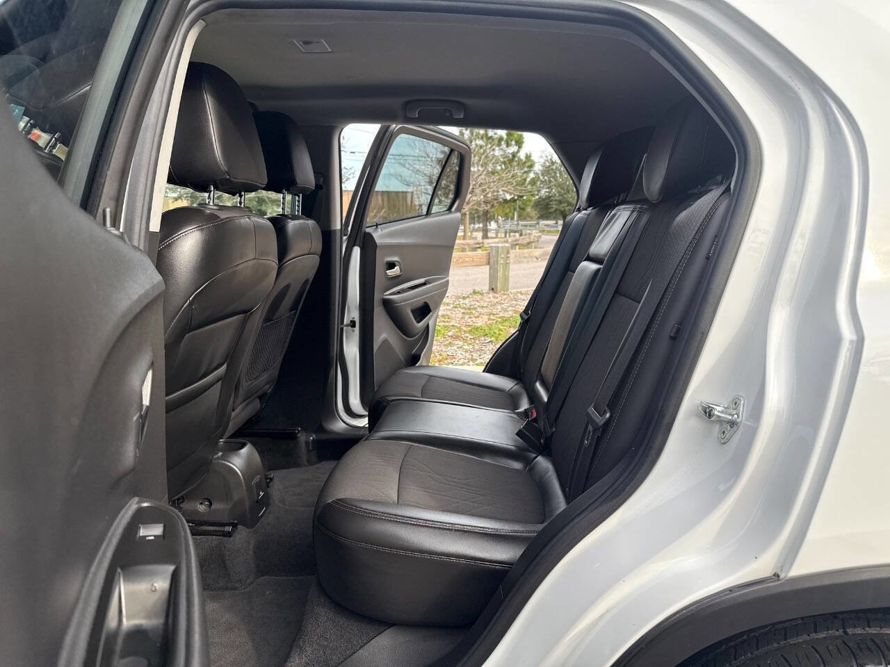 Used 2019 Chevrolet Trax LT w/ LT Convenience Package image 19