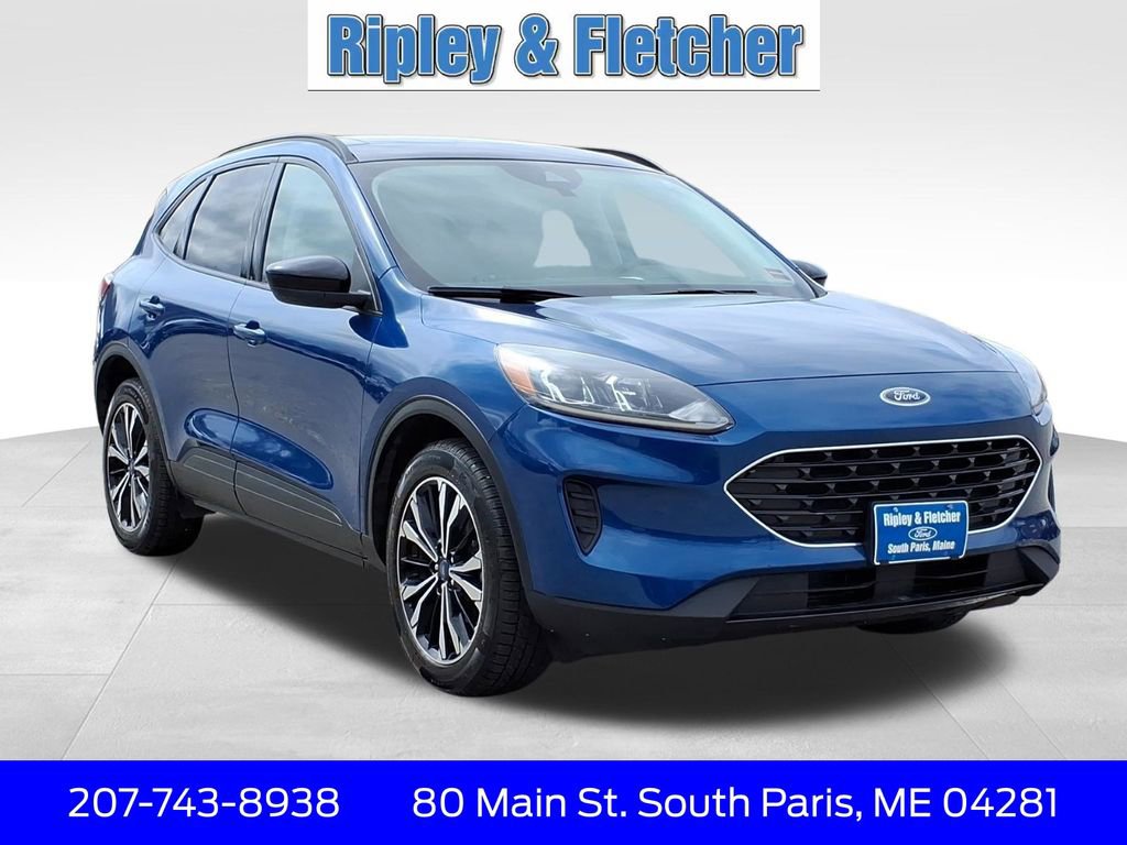 Used 2022 Ford Escape SE w/ SE Sport Appearance Package image 3