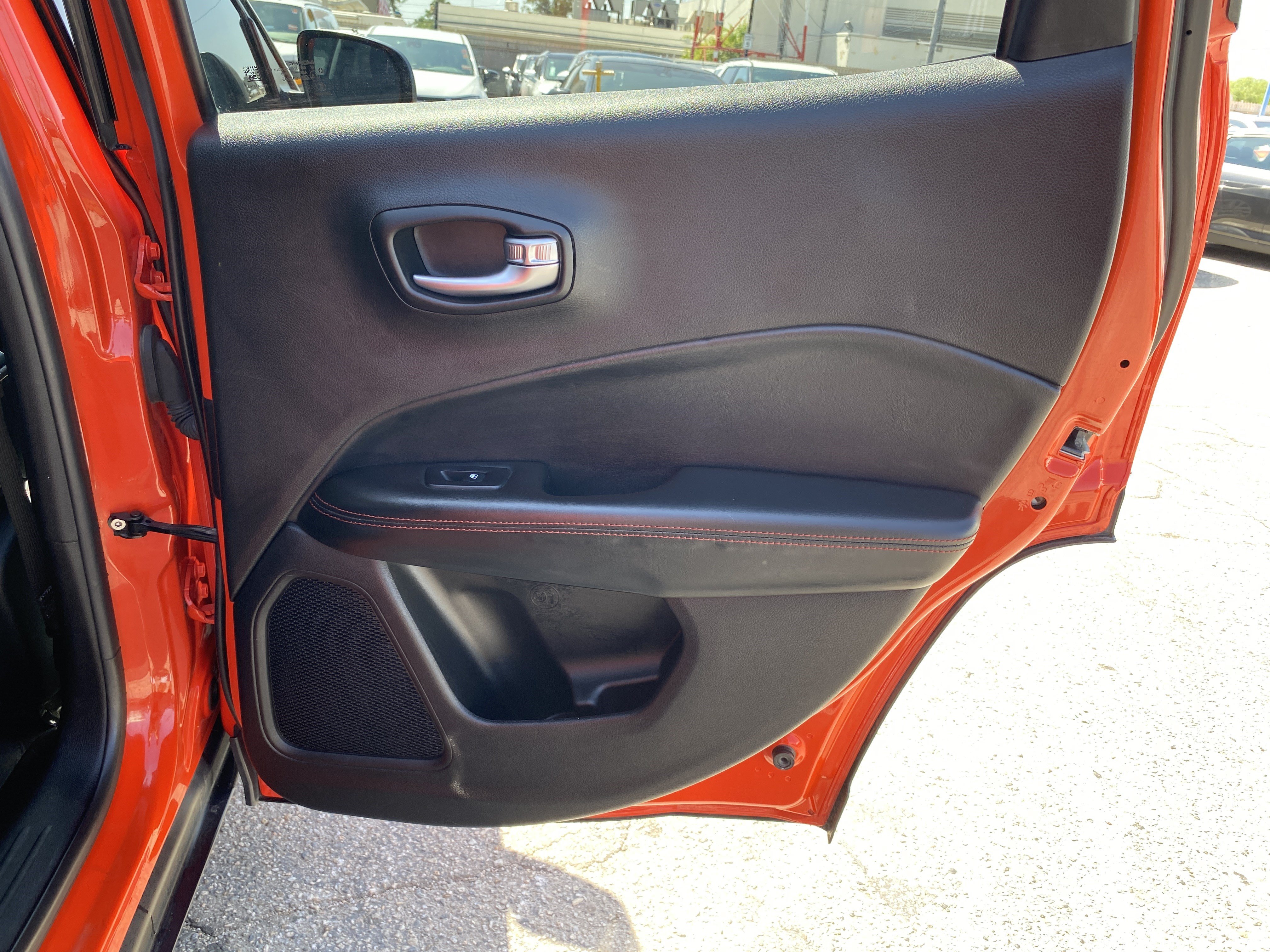 Used 2017 Jeep Compass Trailhawk w/ Leather Interior Group AWD/4WD image 24