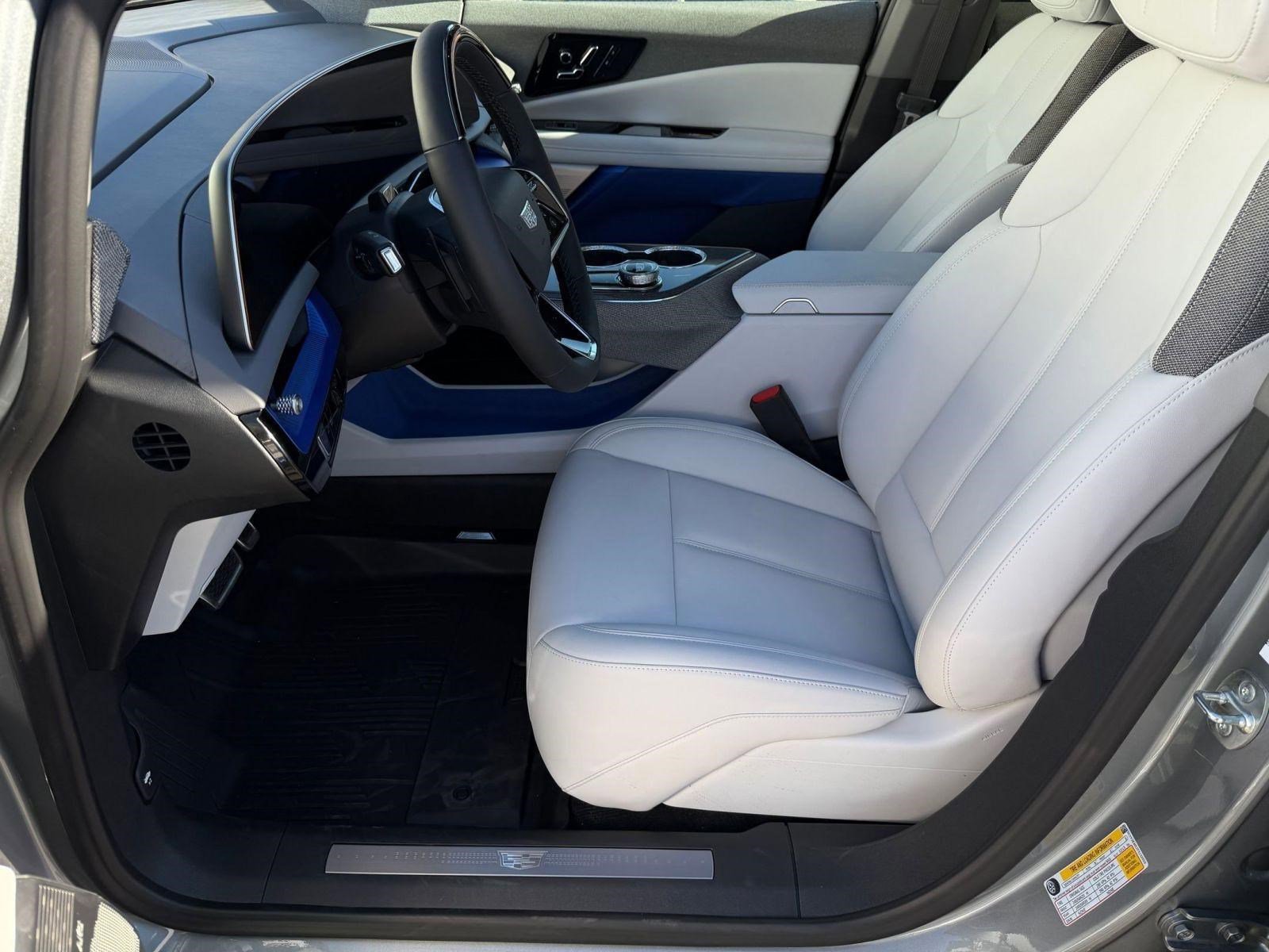 New 2026 Cadillac Optiq Luxury 1 image 4