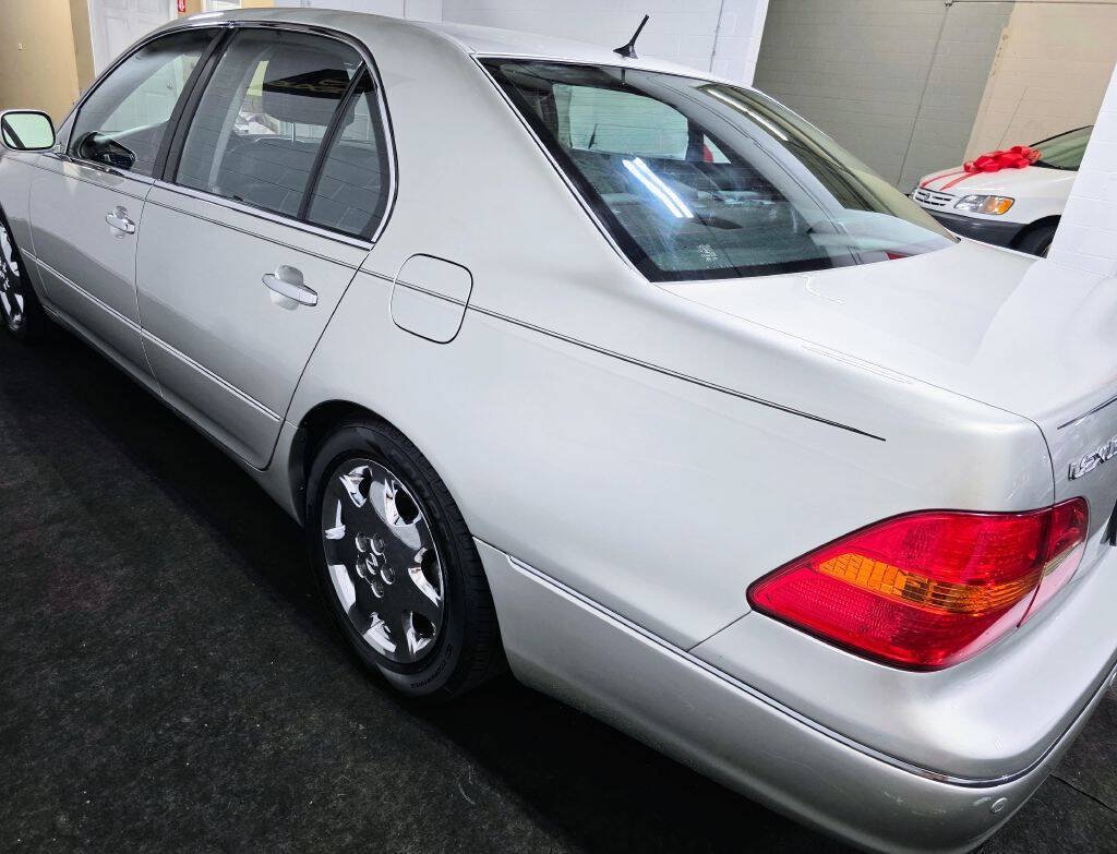 Used 2002 Lexus LS 430 RWD image 5