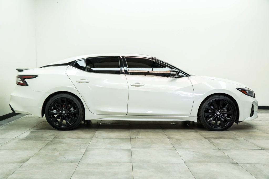Used 2023 Nissan Maxima SR w/ Sport Mat Group FWD image 10