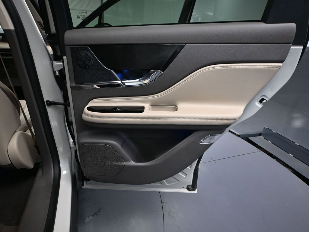 Used 2023 Lincoln Corsair Reserve image 40