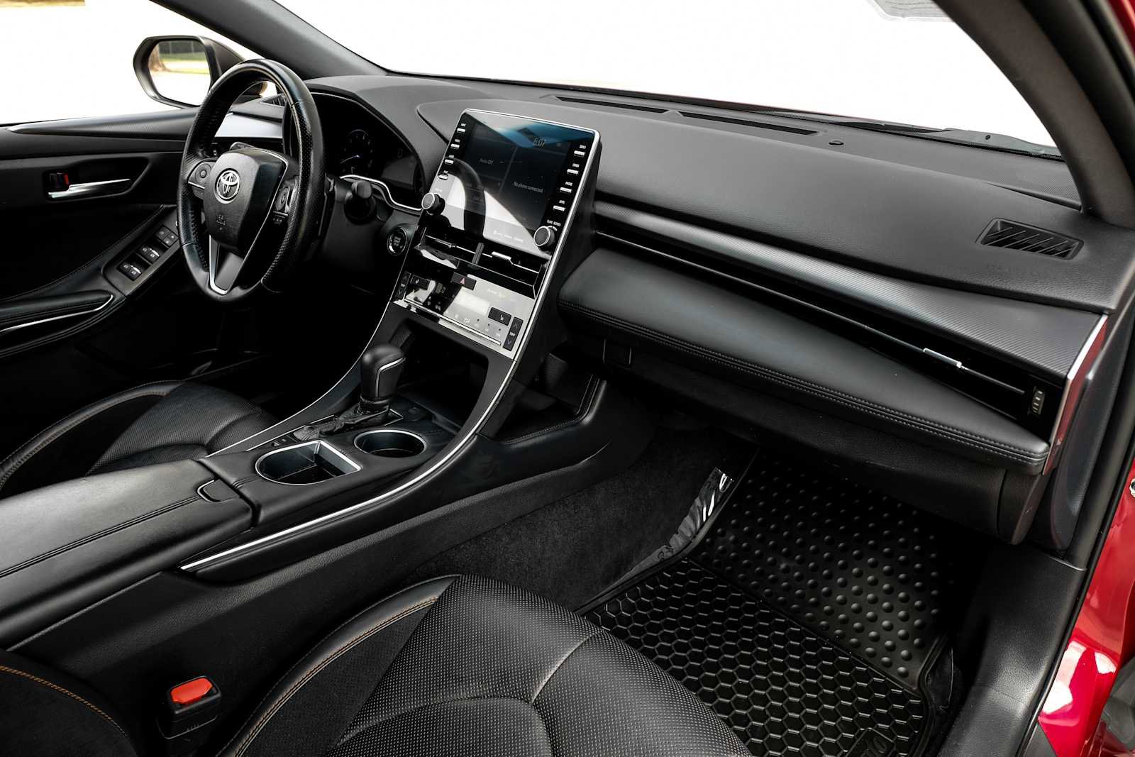 Used 2019 Toyota Avalon XSE image 16