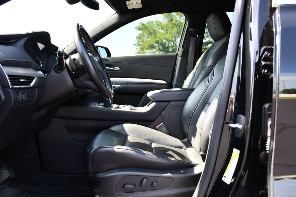 Used 2019 Cadillac XT4 Premium Luxury w/ Cold Weather Package AWD/4WD image 15