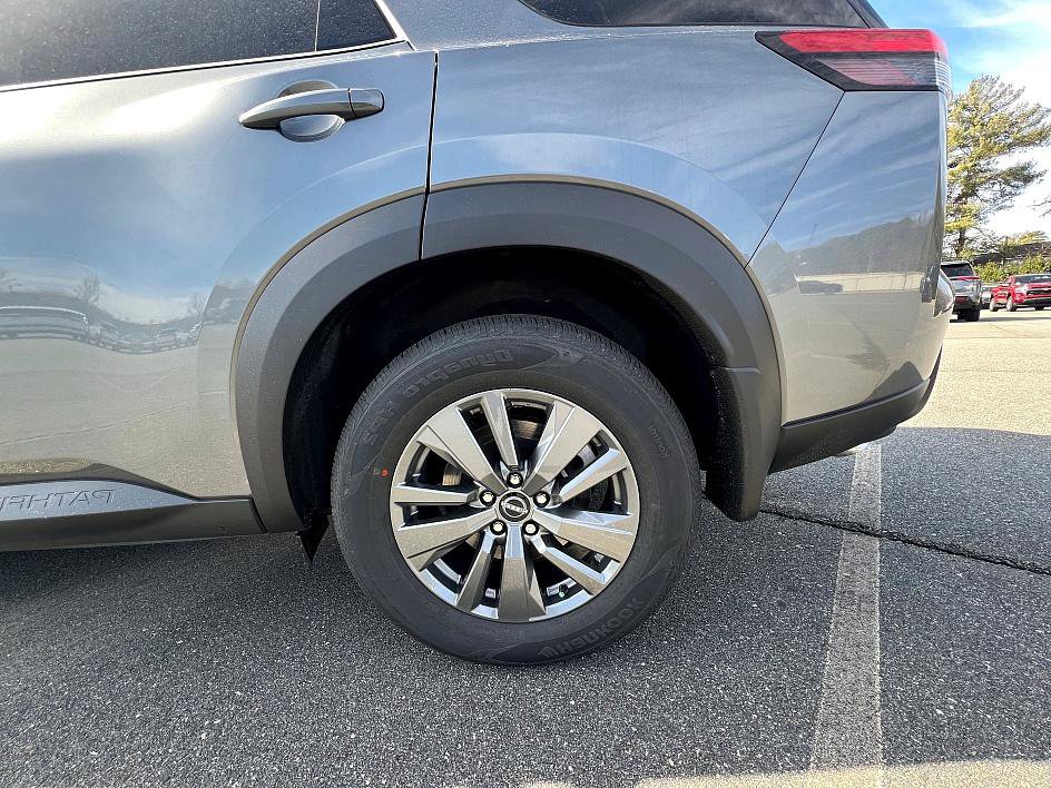 New 2026 Nissan Pathfinder S image 12