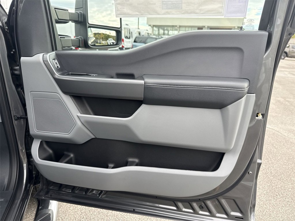 New 2026 Ford F350 XLT image 21