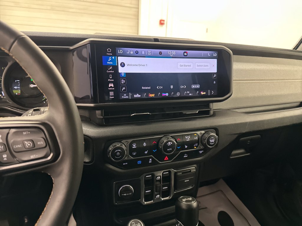 Used 2024 Jeep Wrangler Unlimited w/ Convenience Group AWD/4WD image 16