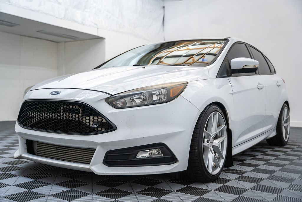 Used 2017 Ford Focus ST FWD image 3
