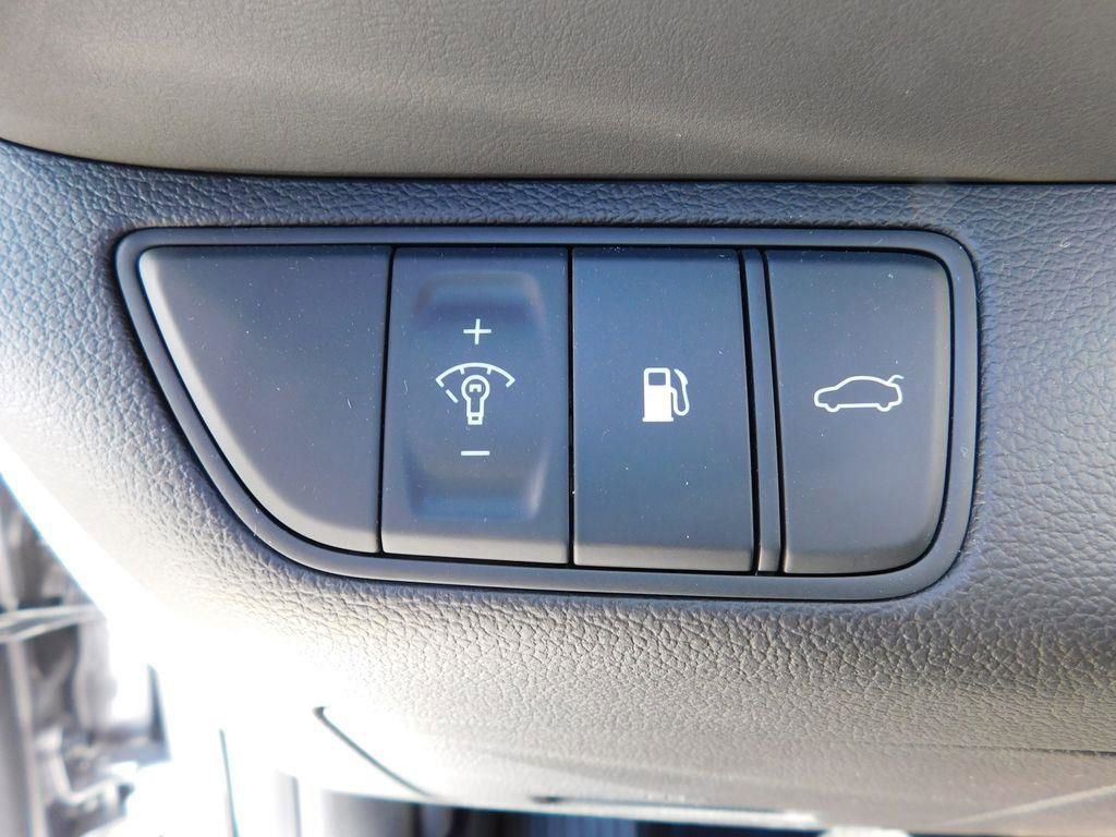 Used 2026 Genesis G70 2.5T image 22