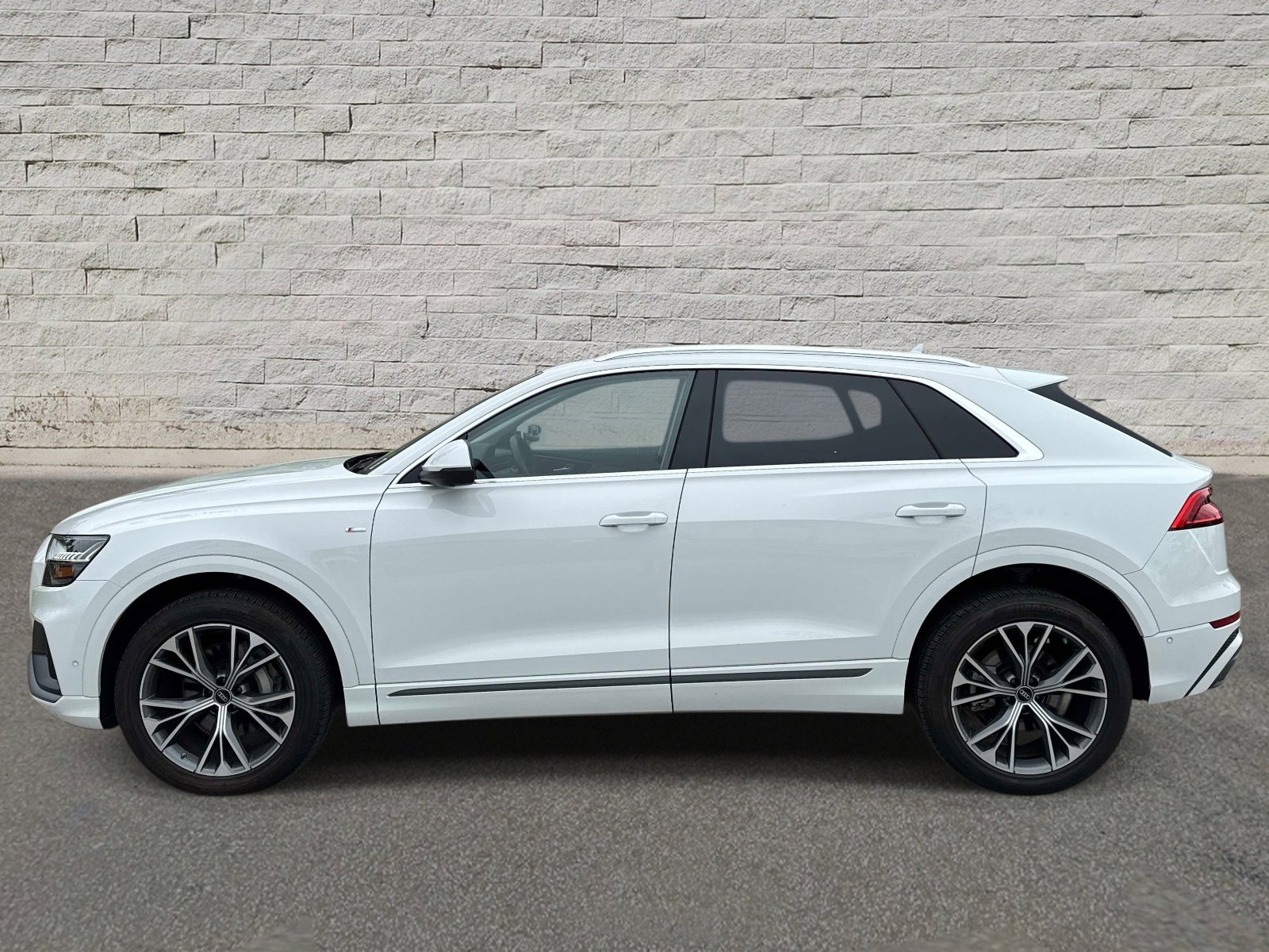 Used 2023 Audi Q8 Premium Plus AWD/4WD image 2