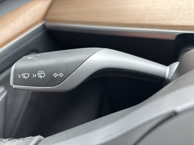 Used 2024 Tesla Model Y Long Range AWD/4WD image 19