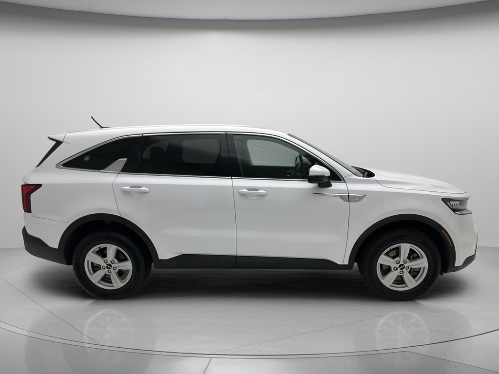 Used 2022 Kia Sorento LX AWD/4WD image 3
