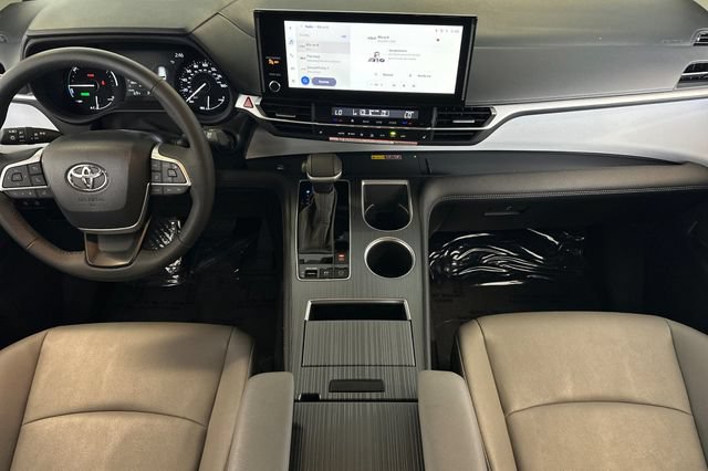 Certified 2026 Toyota Sienna XLE FWD image 17