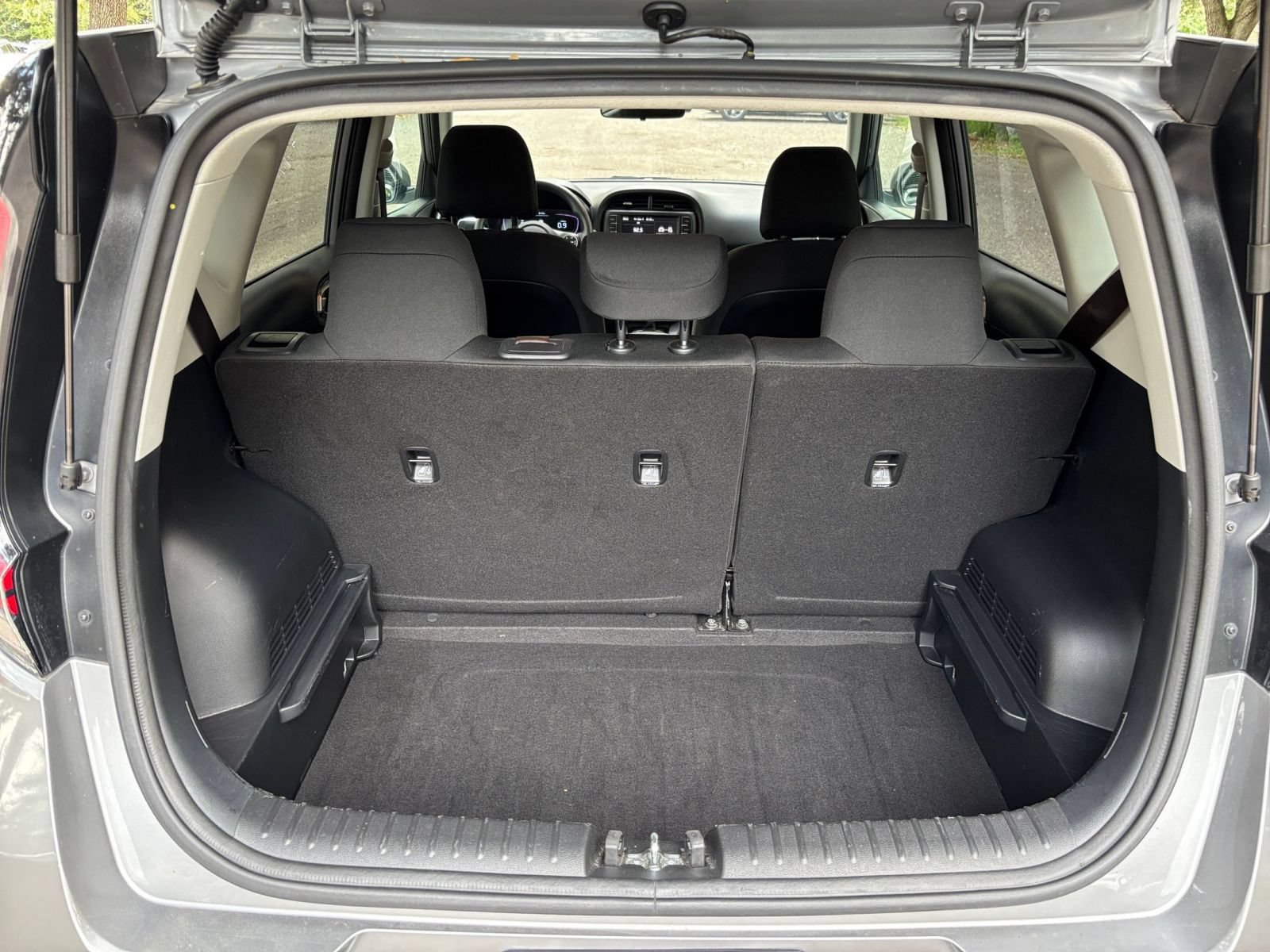 Used 2025 Kia Soul LX w/ LX Technology Package FWD image 28