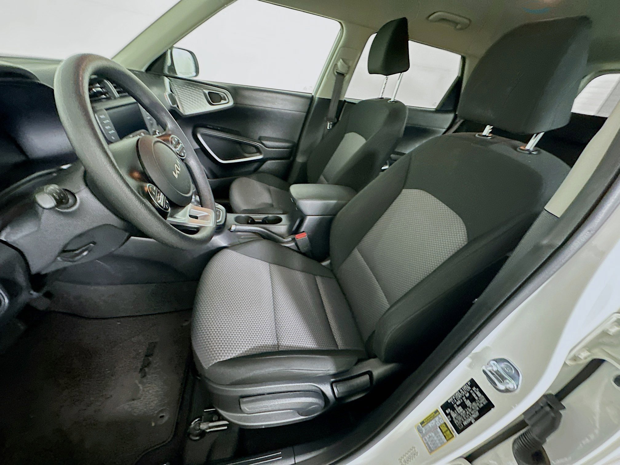Used 2025 Kia Soul LX w/ LX Technology Package FWD image 13