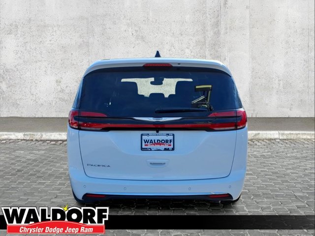 New 2026 Chrysler Pacifica Select image 3