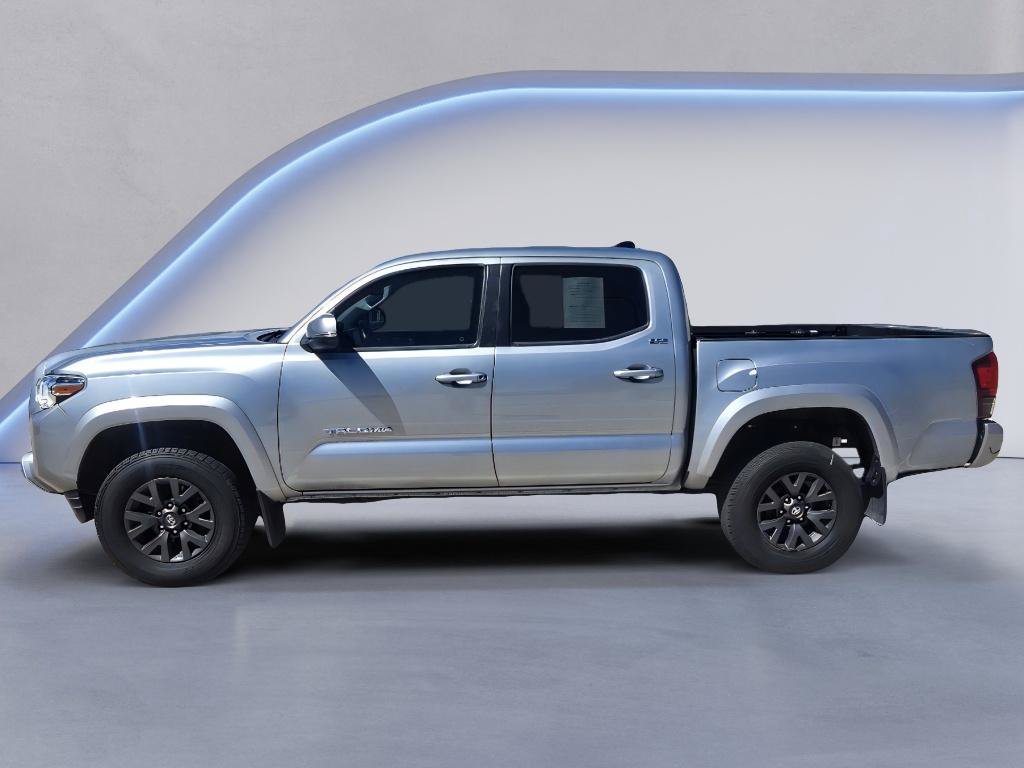 Used 2020 Toyota Tacoma SR5 AWD/4WD image 2