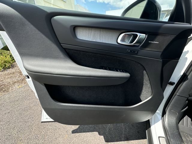 New 2025 Volvo XC40 B5 Plus w/ Protection Package Premier image 23