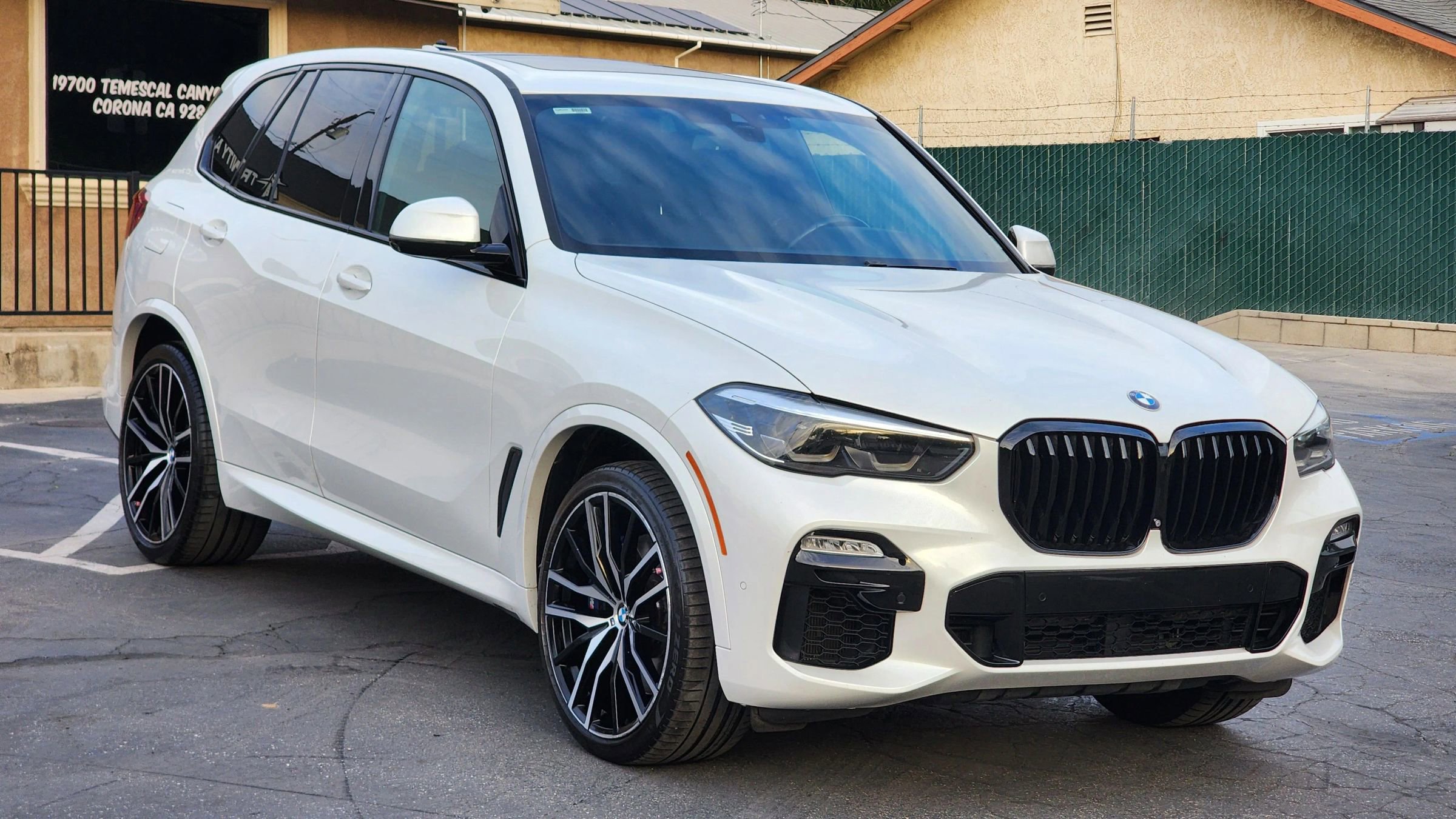 Used 2020 BMW X5 M50i w/ Premium Package image 3