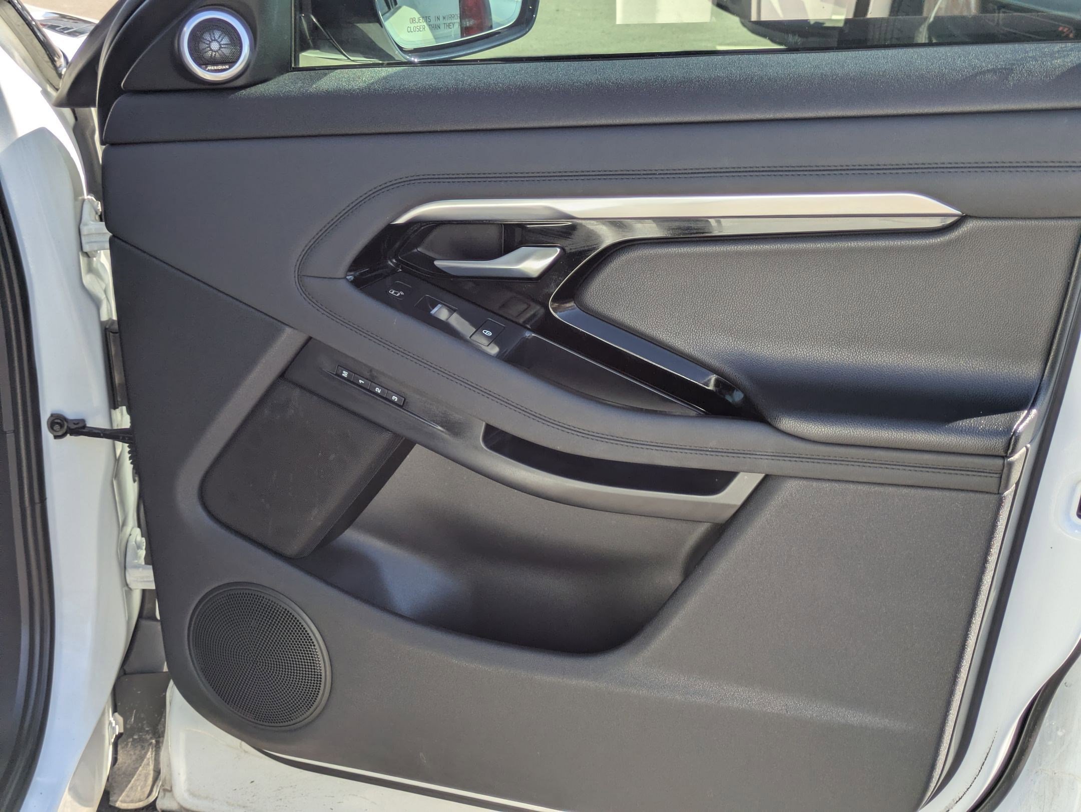 Used 2020 Land Rover Range Rover Evoque R-Dynamic SE image 28